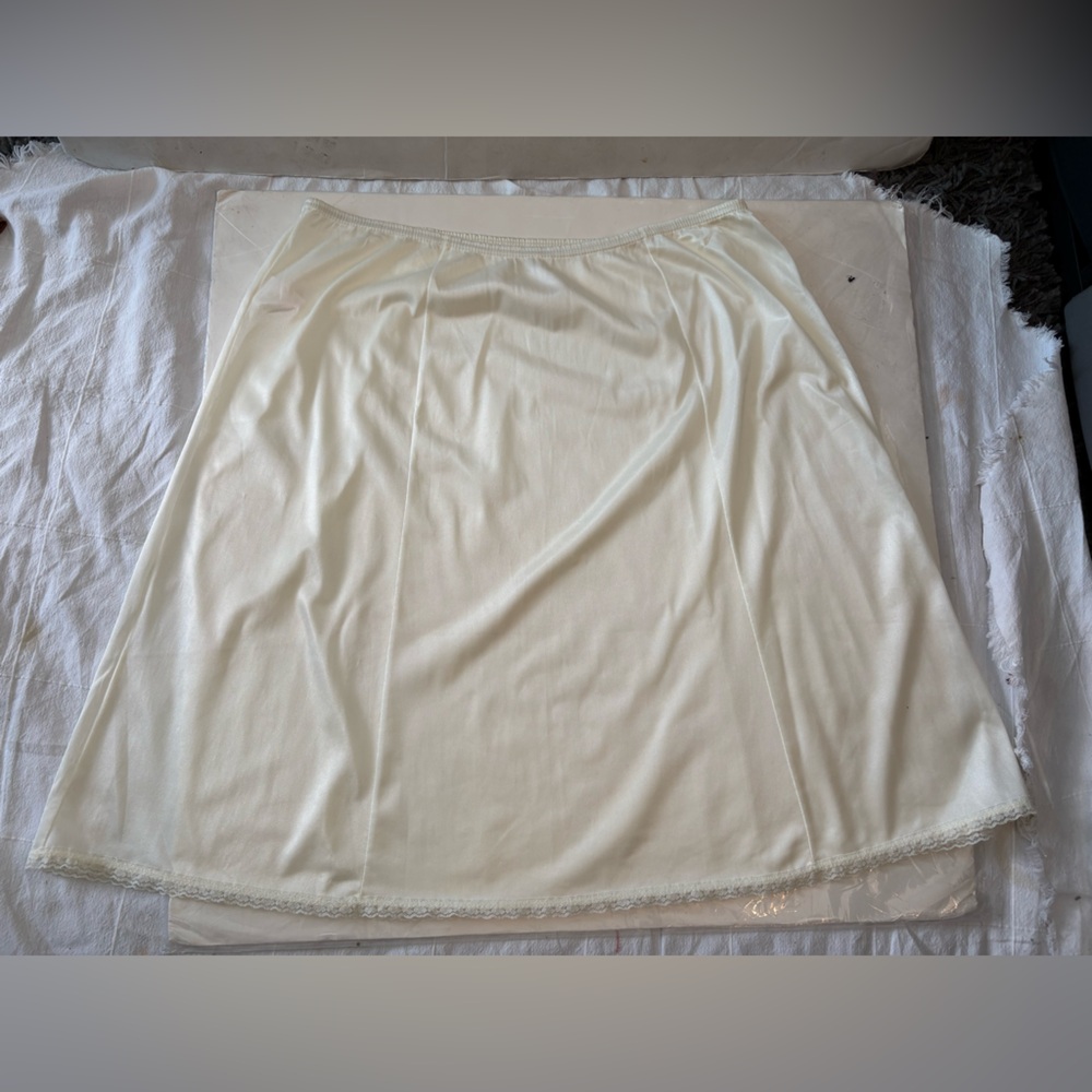Vintage Pink Lady Cream Women's slip for skirt